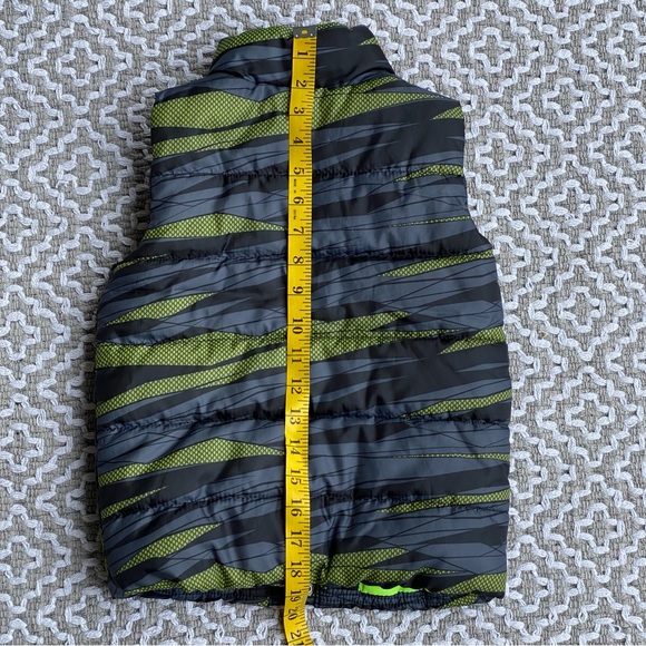 PUMA KID’S PUFFER VEST CAMO SIZE SMALL 6 BLACK GRAY YELLOW WINTER EUC - Picture 6 of 11